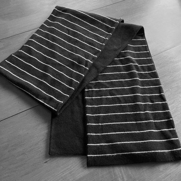 NWOT: Banana Republic Unisex 100% Merino Wool Striped Scarf - Picture 3 of 7